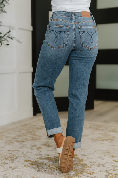 Colette Mid Rise Boyfriend Classic Cuffed