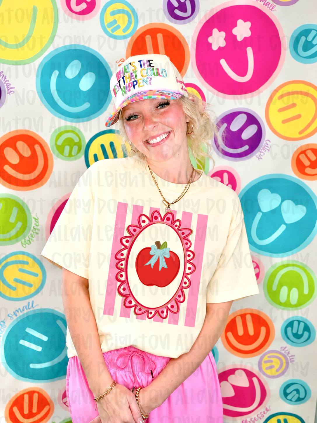 Teacher Apple Bow Graphic Tee | Cute Back to School Shirt | Teacher Appreciation Gift | Classroom Style Shirt | Teacher Life Tee 🍎🎀📚